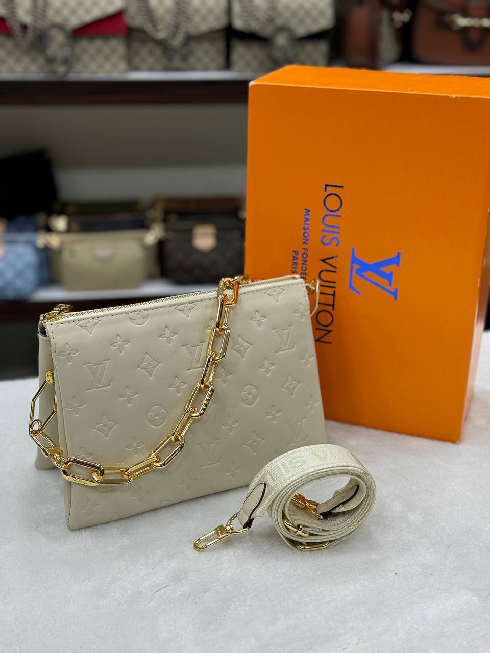 COUSSIN MEDIUM BAG